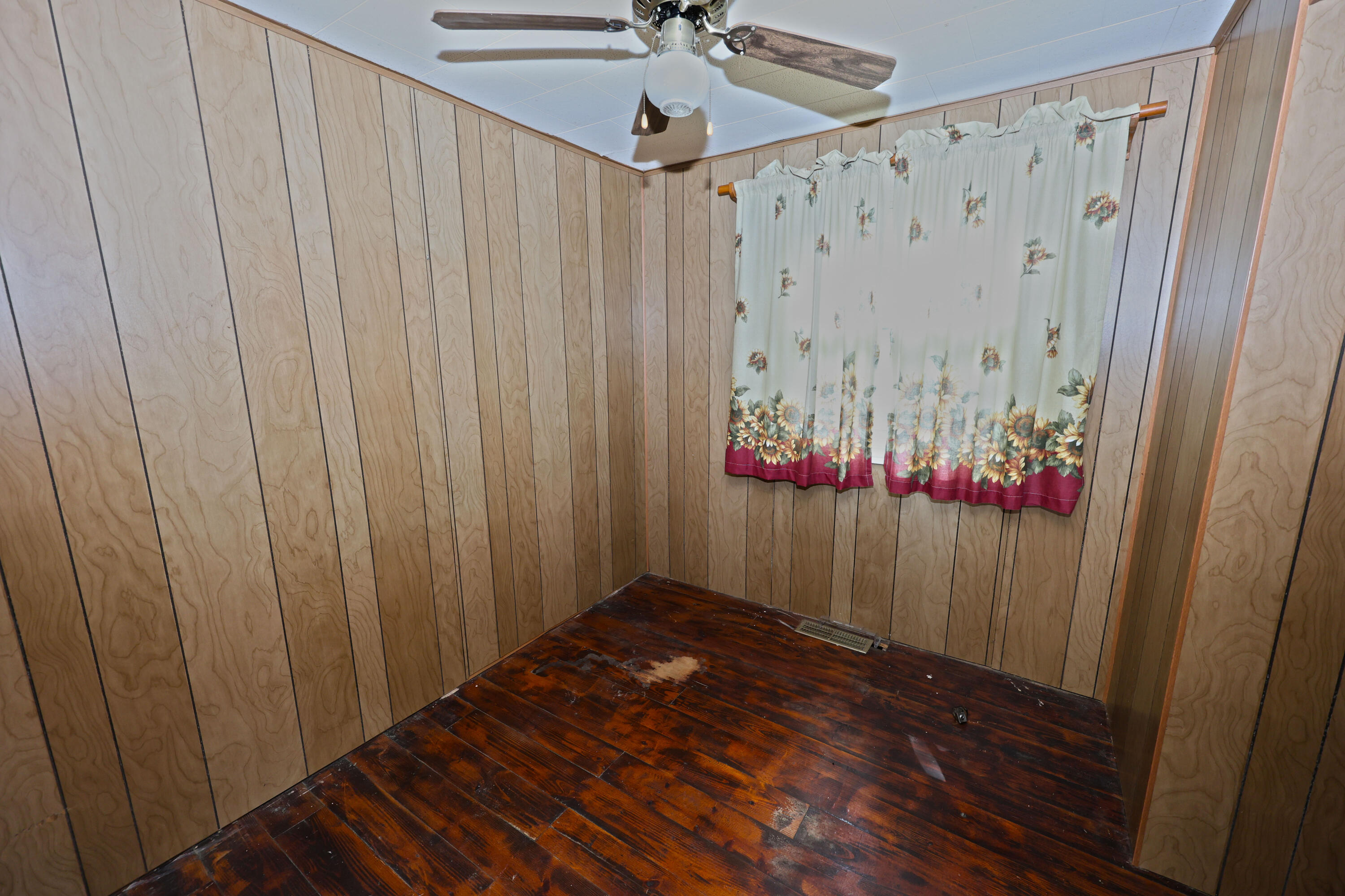 31050 Curran Beach Road Dowagiac, MI 49047 - Photo 12 of 37 Bedroom #2