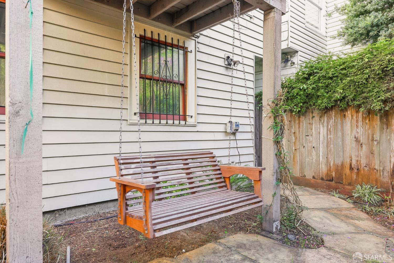 717 Page Street San Francisco, CA 94117 - Photo 28 of 39 a view of a bench in the backyard
