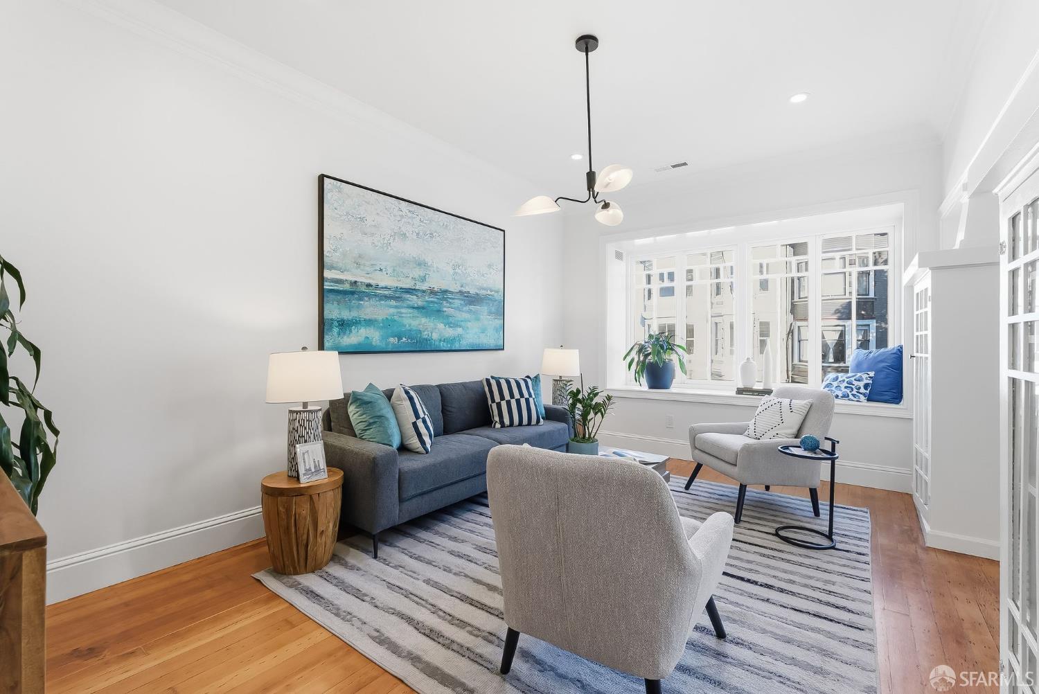 717 Page Street San Francisco, CA 94117 - Photo 5 of 39 a living room with furniture