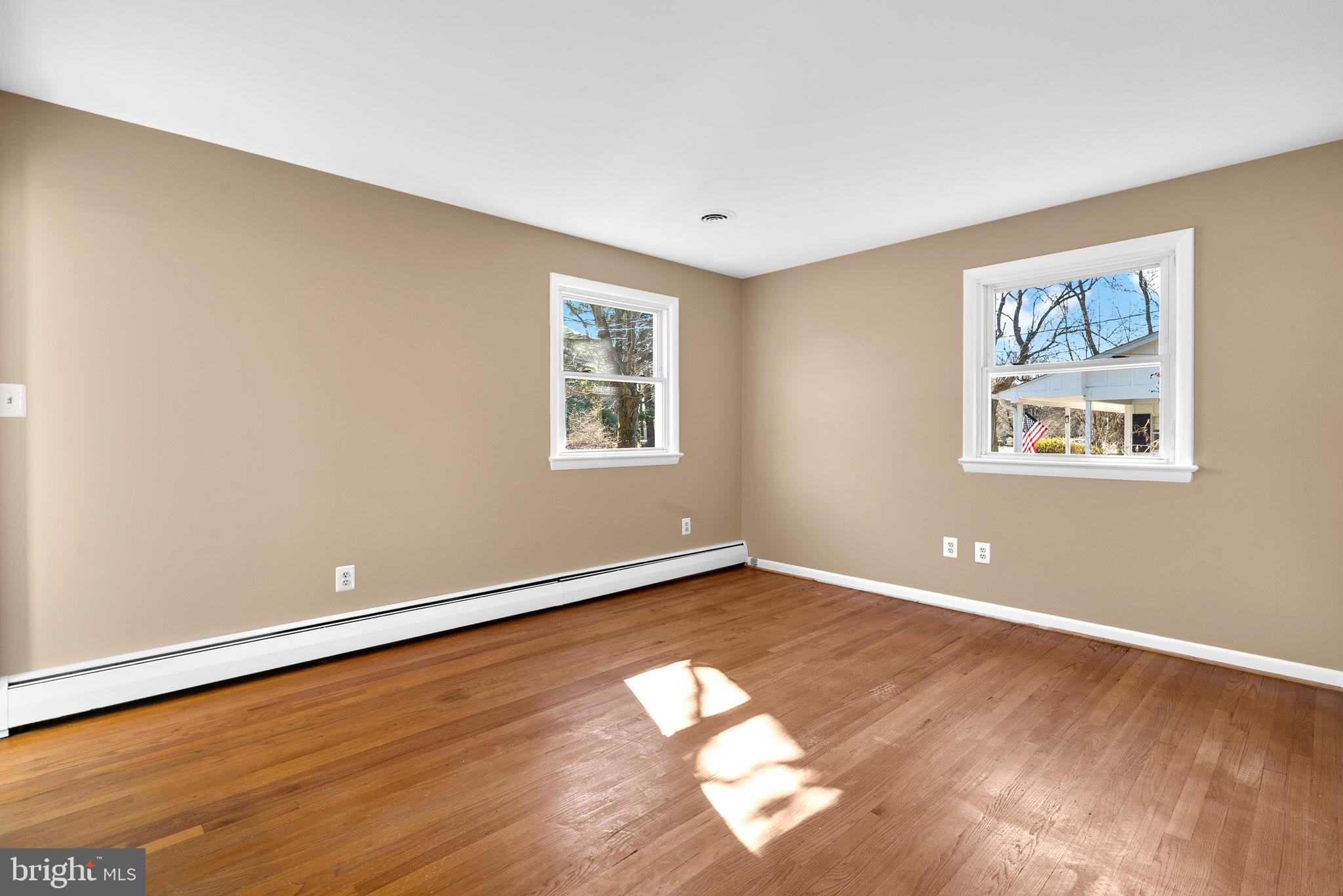 18508 Kingshill Road Germantown, MD 20874 - Photo 14 of 27 Owner's bedroom