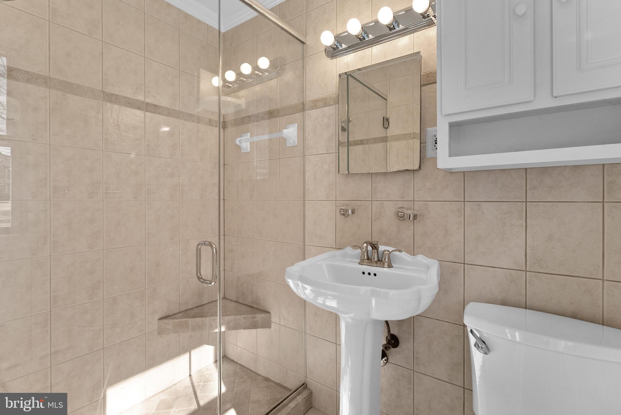 18508 Kingshill Road Germantown, MD 20874 - Photo 15 of 27 Owner's ensuite