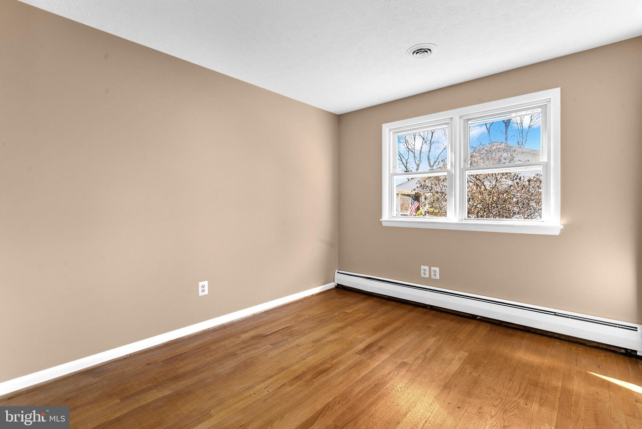 18508 Kingshill Road Germantown, MD 20874 - Photo 16 of 27 Bedroom #2