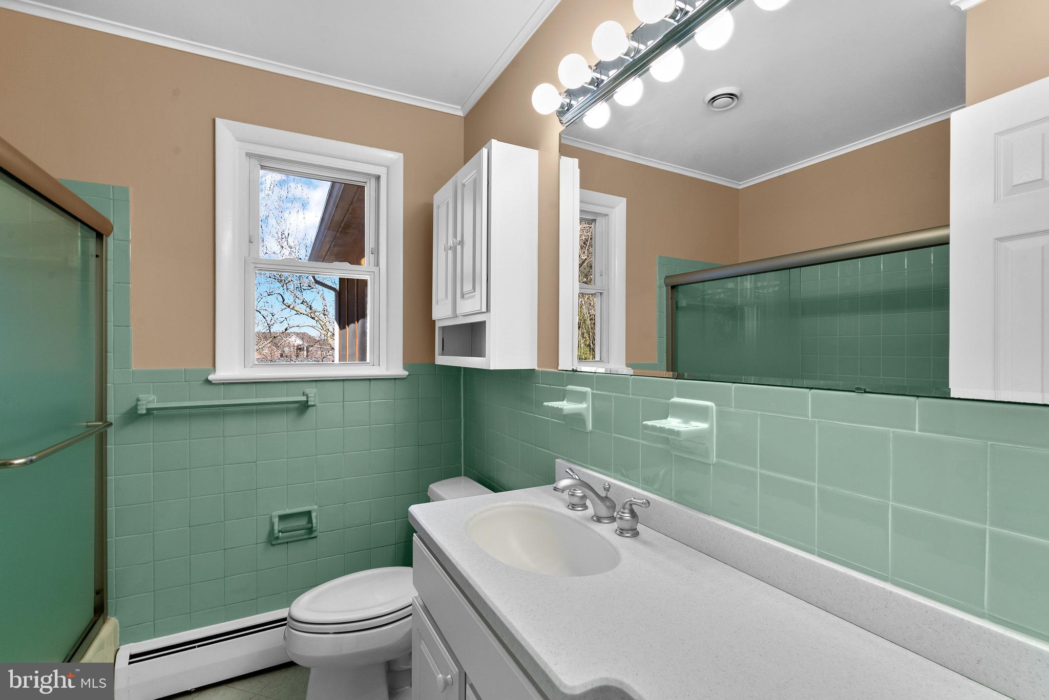 18508 Kingshill Road Germantown, MD 20874 - Photo 17 of 27 Hall bath