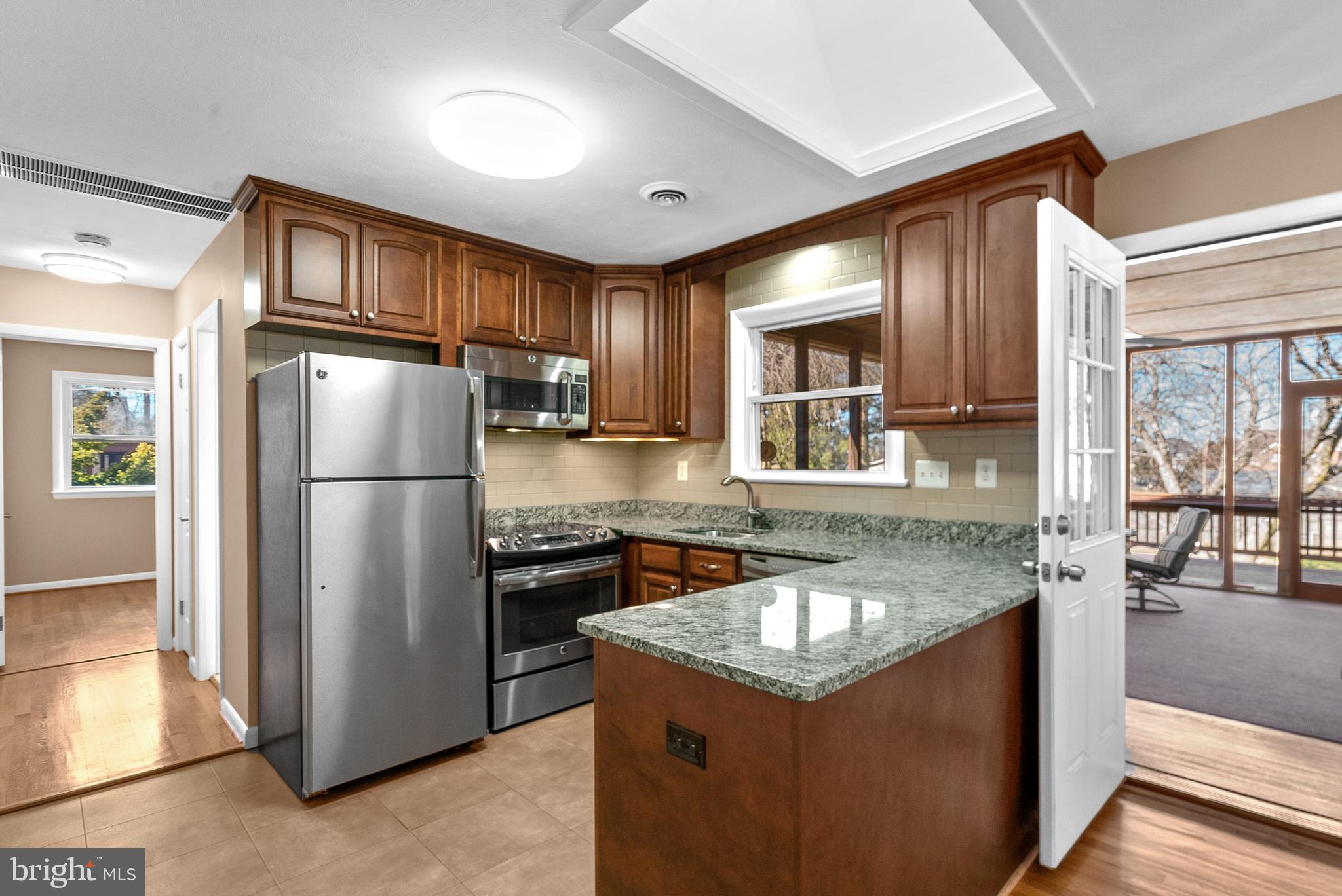 18508 Kingshill Road Germantown, MD 20874 - Photo 8 of 27 Gallery Image 8