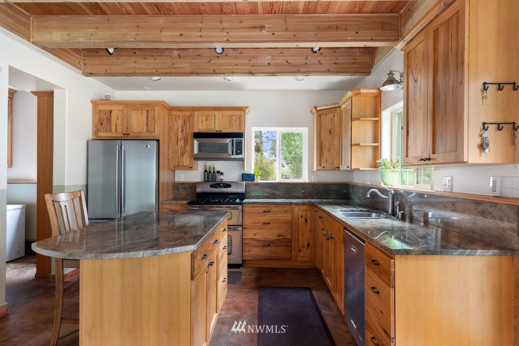 2965 North Slater Road Oak Harbor, WA 98277 - Photo 11 of 40 Gallery Image 11