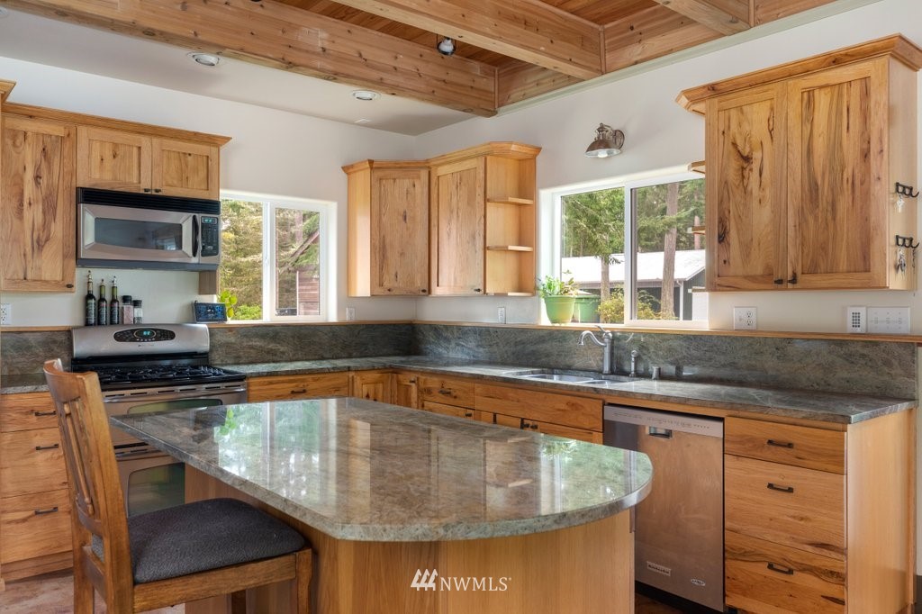 2965 North Slater Road Oak Harbor, WA 98277 - Photo 12 of 40 Gallery Image 12
