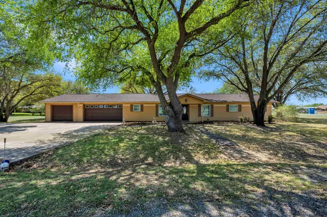 $598,000 | 201 West Heron Drive, Highland Haven, TX 78654