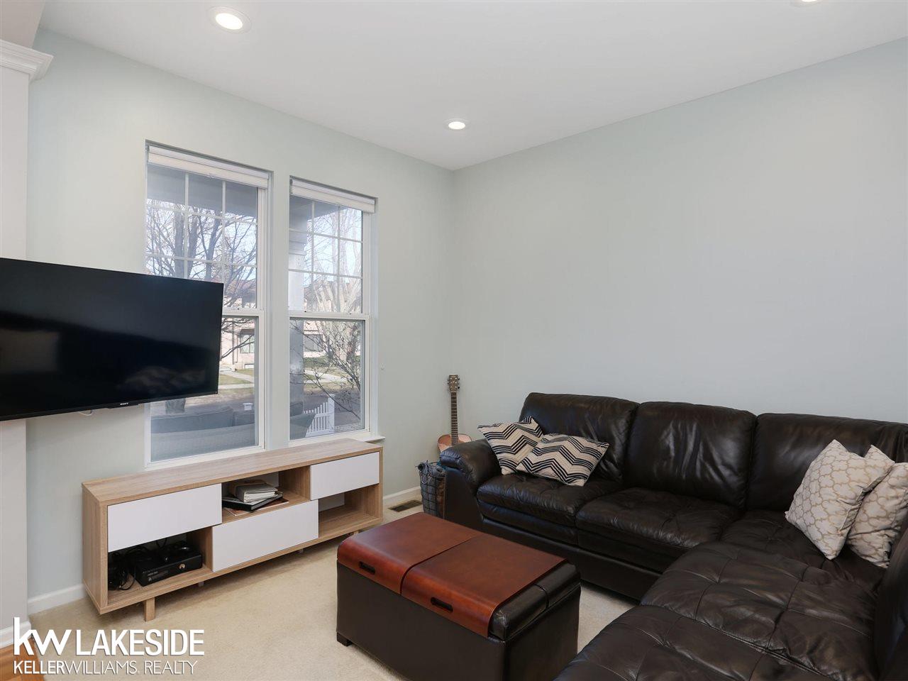 3151 Summers Road Keego Harbor, MI 48320 - Photo 12 of 31