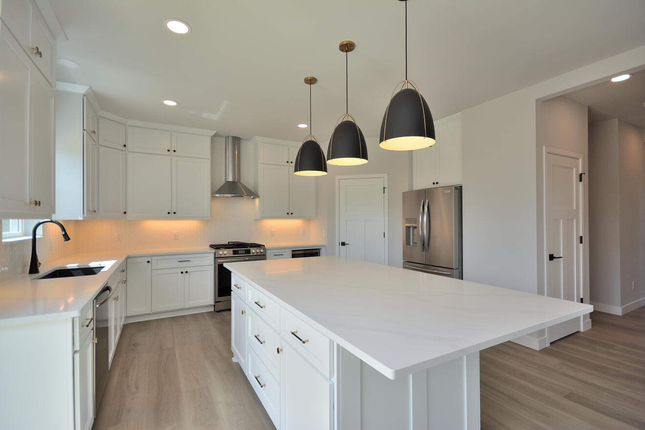 8175 Bluebird Court Mequon, WI 53097 - Photo 12 of 38 111 EMPS (9)