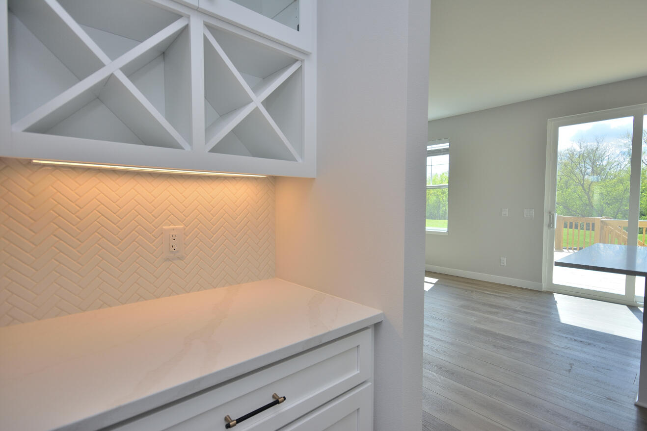8175 Bluebird Court Mequon, WI 53097 - Photo 17 of 38 111 EMPS (13)