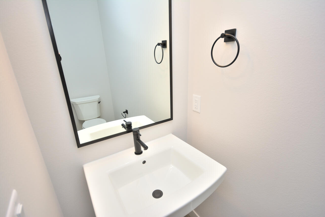 8175 Bluebird Court Mequon, WI 53097 - Photo 21 of 38 111 EMPS (17)