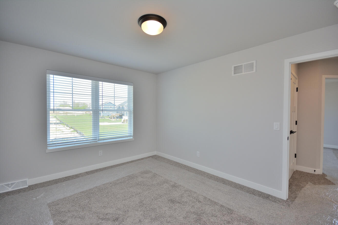 8175 Bluebird Court Mequon, WI 53097 - Photo 26 of 38 111 EMPS (21)