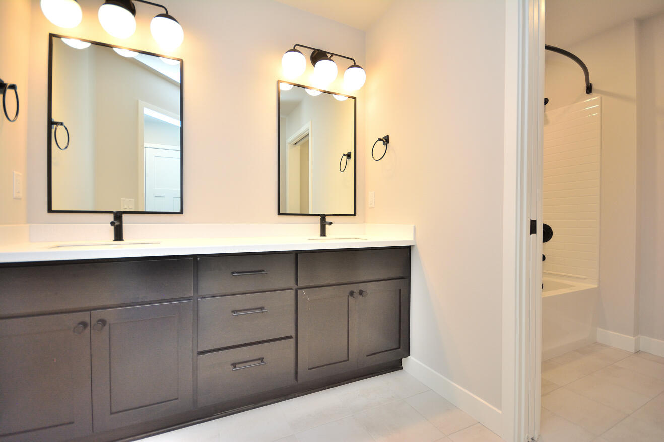 8175 Bluebird Court Mequon, WI 53097 - Photo 27 of 38 111 EMPS (22)