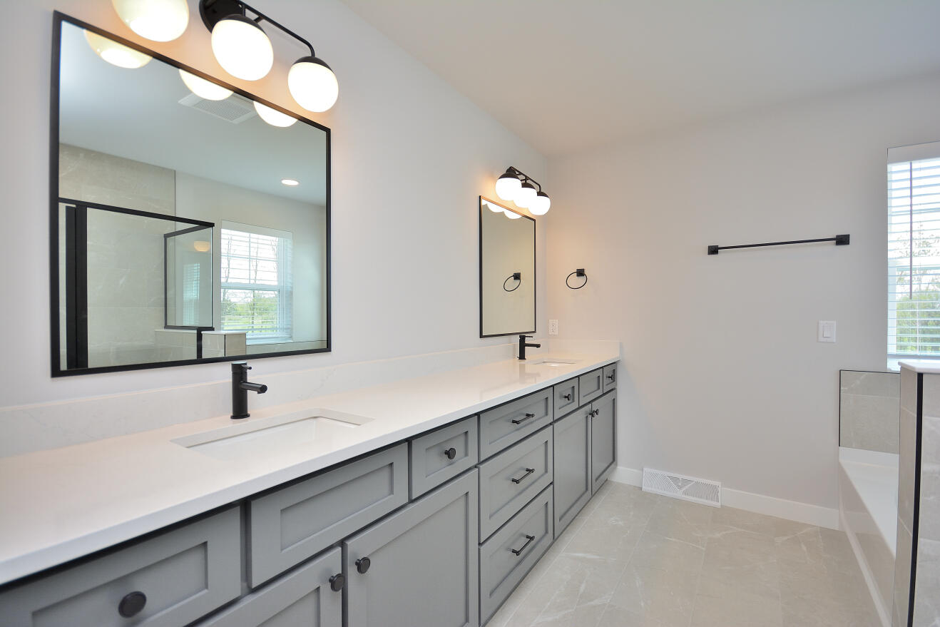 8175 Bluebird Court Mequon, WI 53097 - Photo 31 of 38 111 EMPS (26)