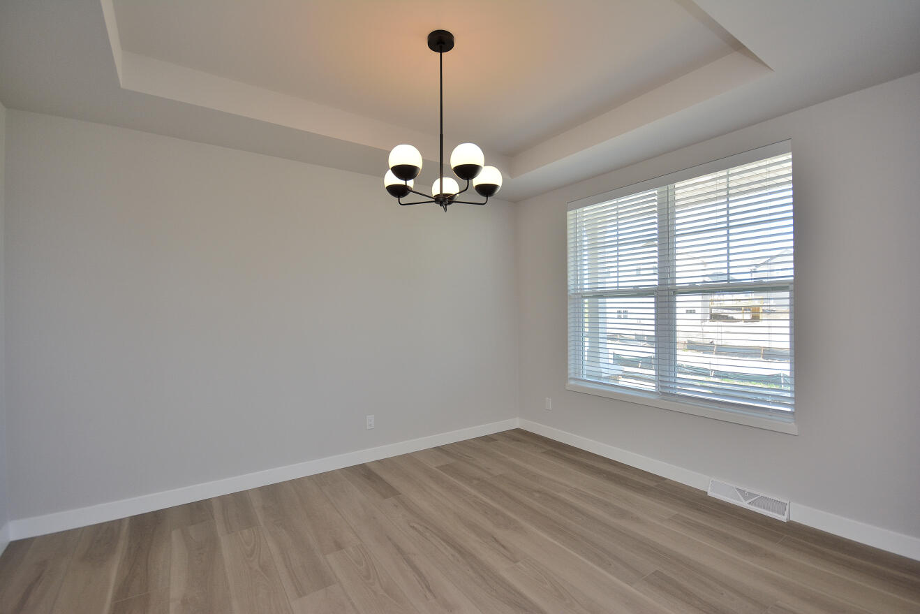 8175 Bluebird Court Mequon, WI 53097 - Photo 5 of 38 111 EMPS (3)