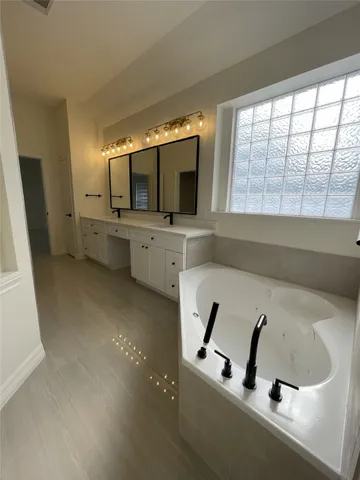 $4,400 | 5622 Lake Pl Drive, Houston, TX 77041