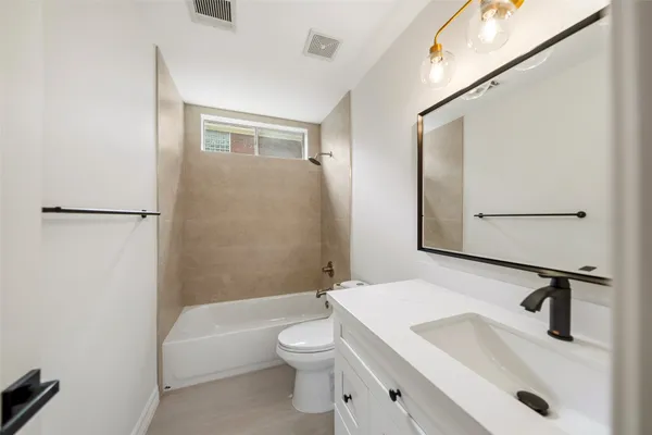 $4,400 | 5622 Lake Pl Drive, Houston, TX 77041