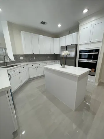 $4,400 | 5622 Lake Pl Drive, Houston, TX 77041