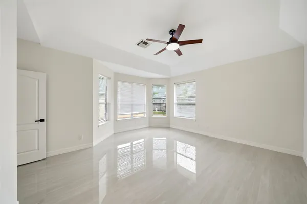 $4,400 | 5622 Lake Pl Drive, Houston, TX 77041