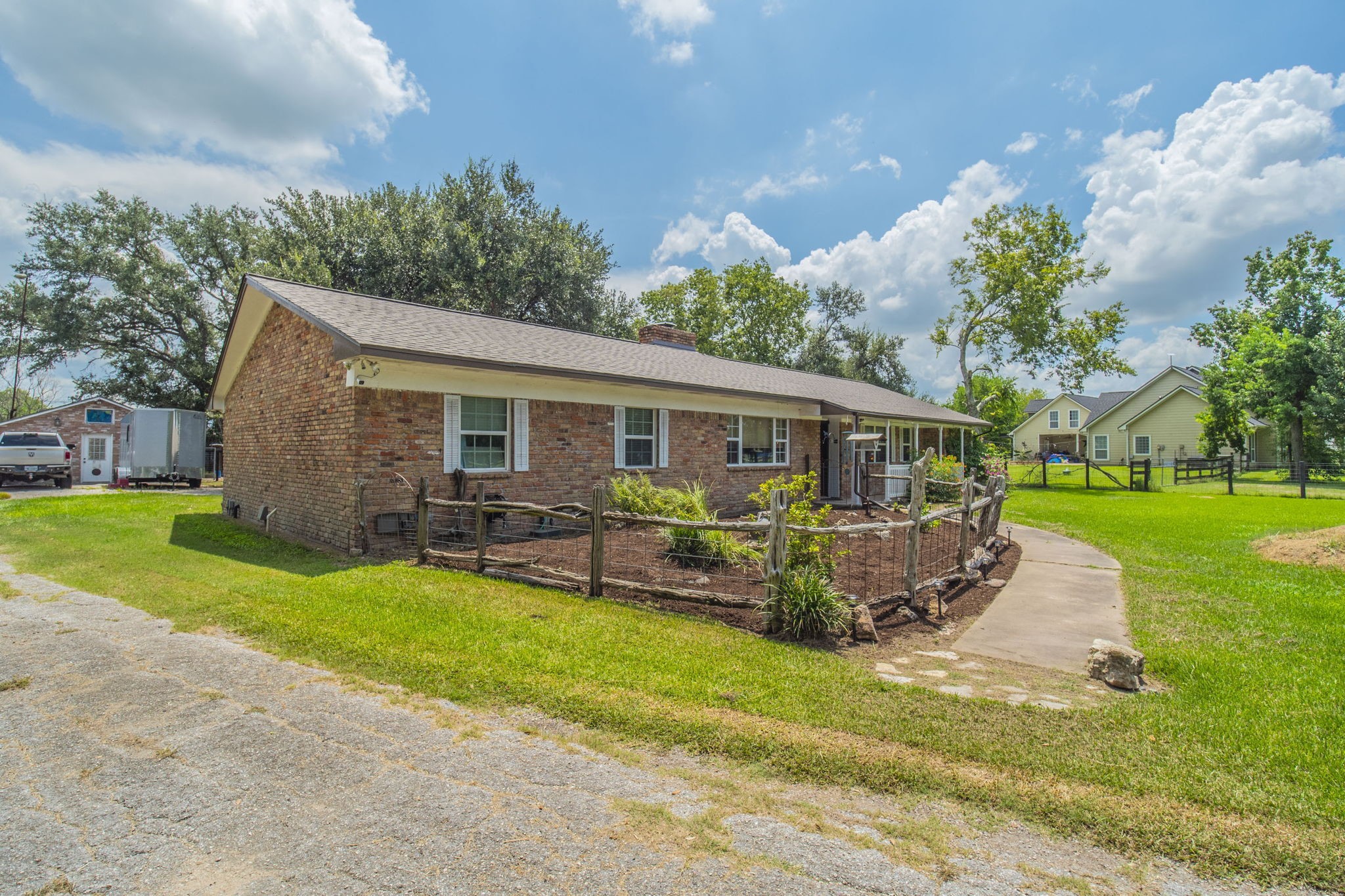 9235 Ruth Road Rosharon, TX 77583 - Photo 6 of 46