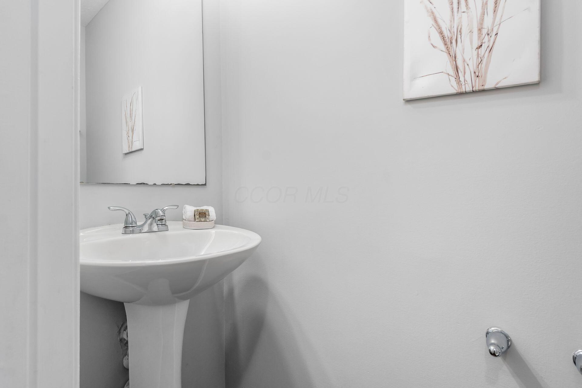 299 Haystack Avenue Pataskala, OH 43062 - Photo 7 of 44 1st Floor Half Bath