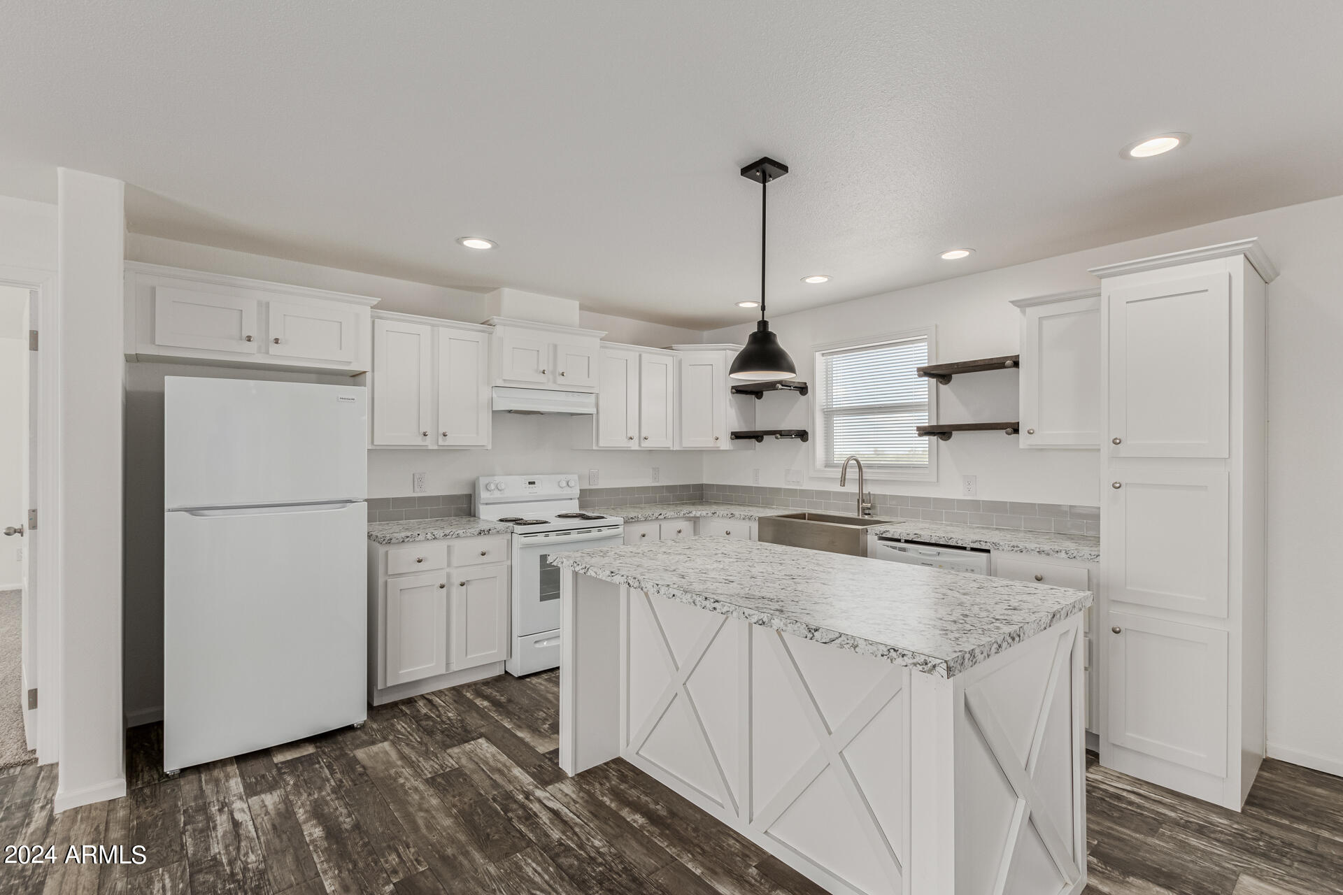 8438 North Diffin Road Florence, AZ 85132 - Photo 5 of 31 11 - Diffin