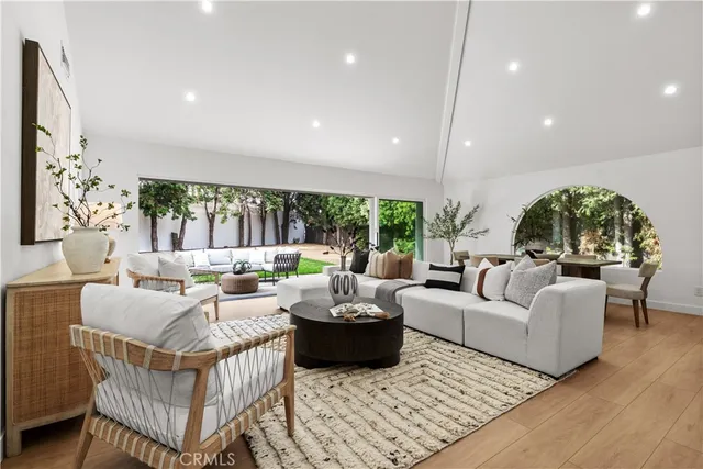 $2,495,000 | 2055 Calvert Avenue, Costa Mesa, CA 92626