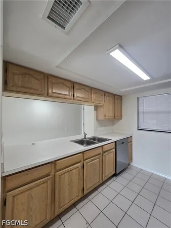 $1,250 | 4815 Triton Court East, Unit 3, Cape Coral, FL 33904