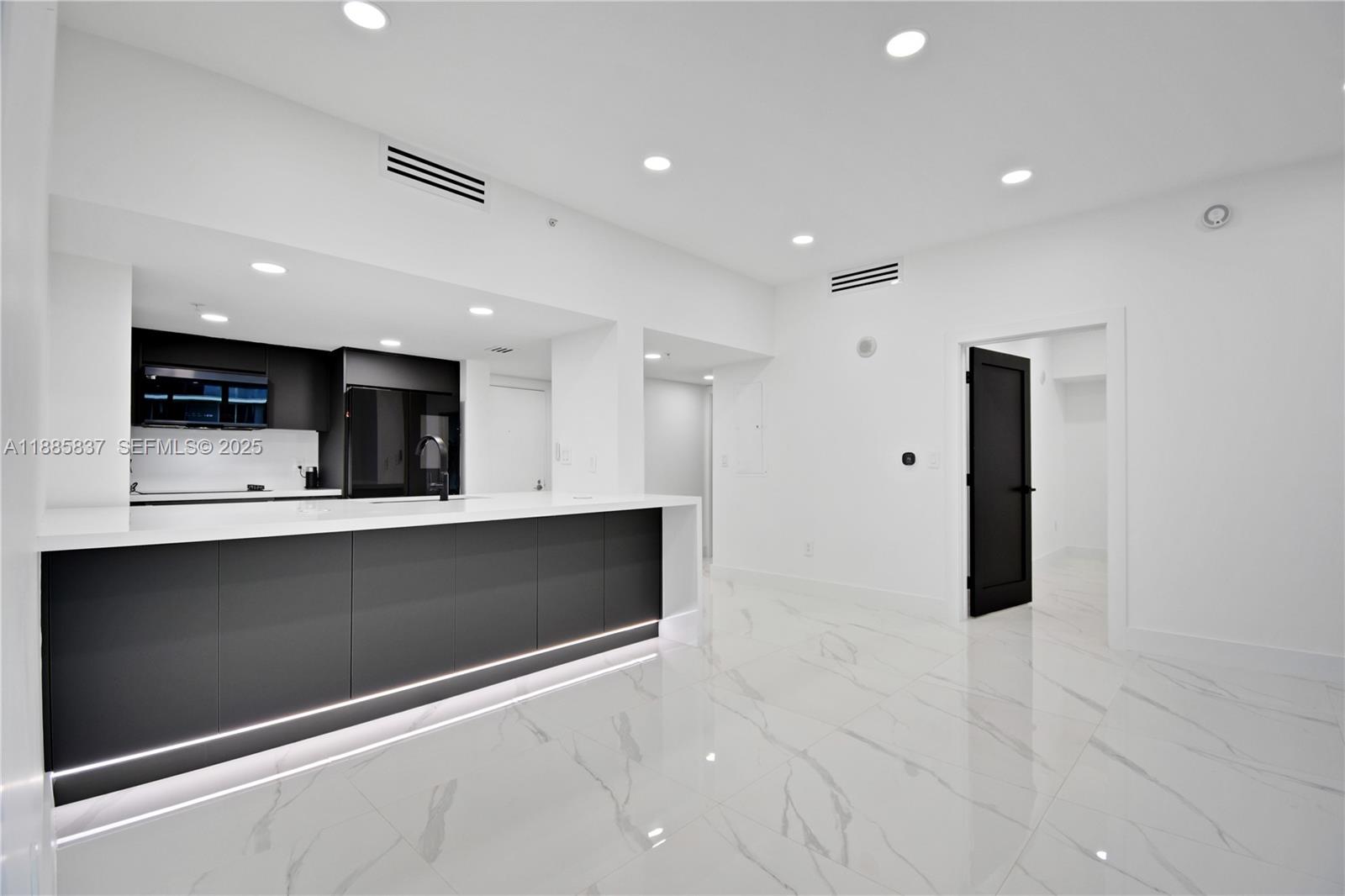 1800 North Bayshore Drive, Unit 512 Miami, FL 33132 - Photo 4 of 53