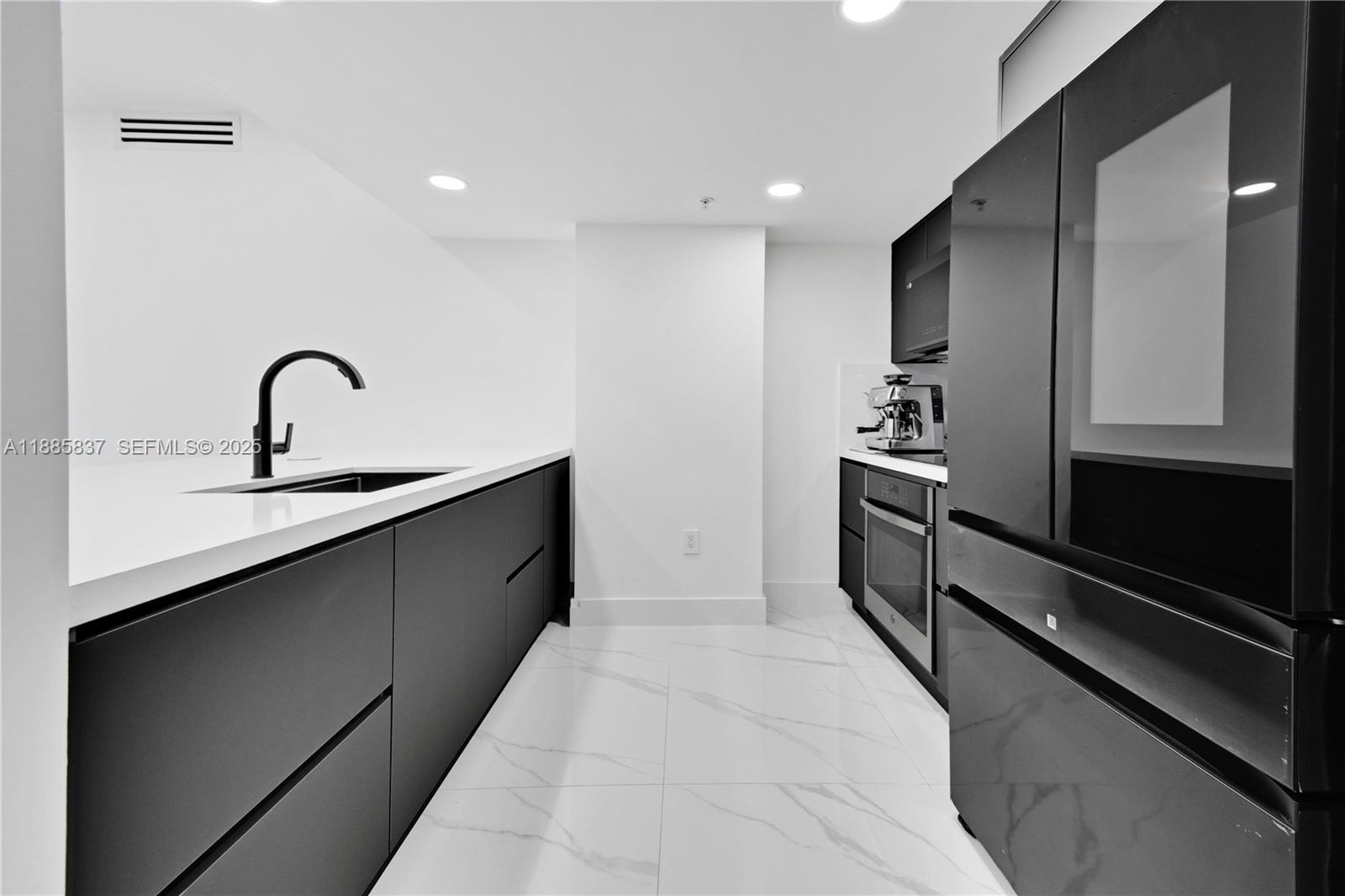 1800 North Bayshore Drive, Unit 512 Miami, FL 33132 - Photo 8 of 53