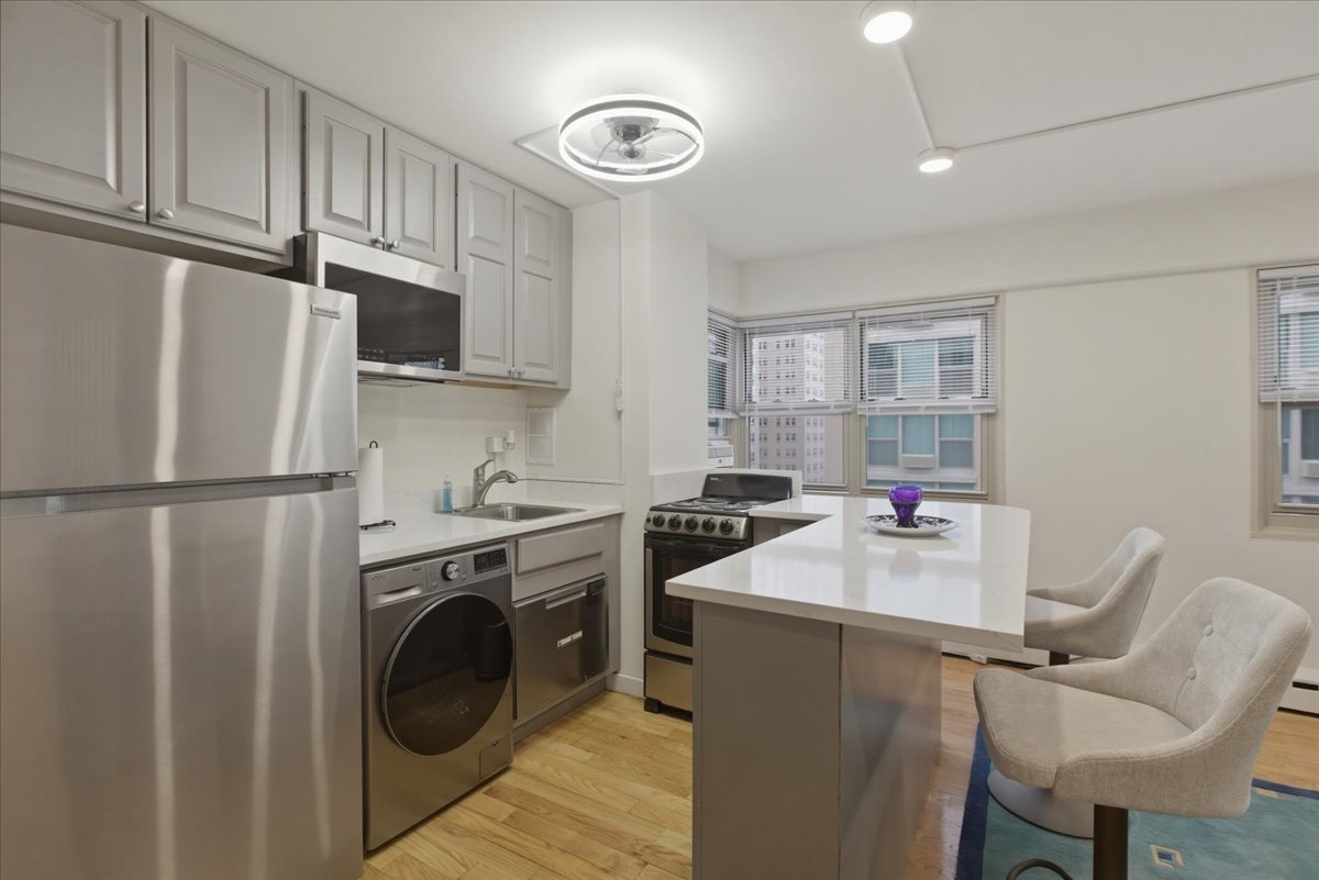 5630 North Sheridan Road, Unit S1101 Chicago, IL 60660 - Photo 2 of 11