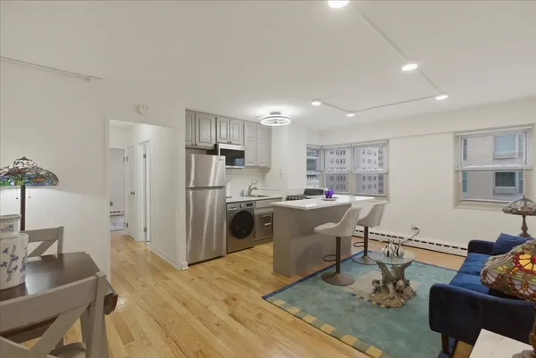$2,115 | 5630 North Sheridan Road, Unit S1101, Chicago, IL 60660