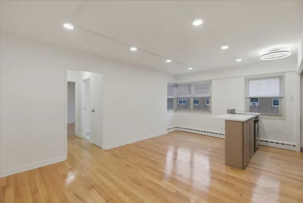 $2,115 | 5630 North Sheridan Road, Unit S1101, Chicago, IL 60660
