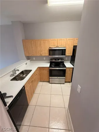 $1,400 | 607 Southeast 13th Place, Unit 202, Cape Coral, FL 33990