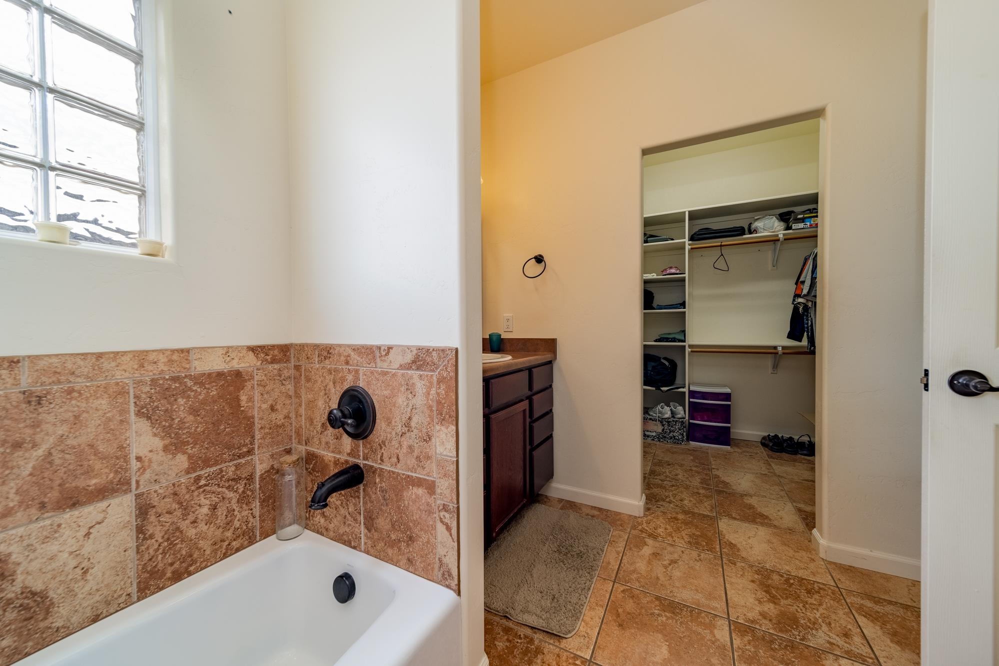 280 Gettysburg Street Grand Junction, CO 81503 - Photo 12 of 29 a bathroom with a tub