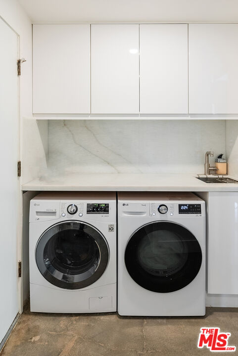 7211 Chelan Way Los Angeles, CA 90068 - Photo 18 of 38 a utility room with dryer and washer
