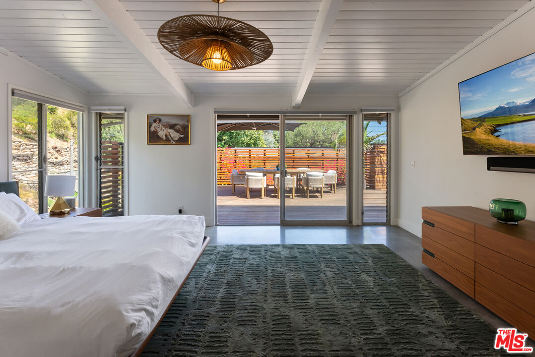 7211 Chelan Way Los Angeles, CA 90068 - Photo 21 of 38 a bedroom with furniture and a large window