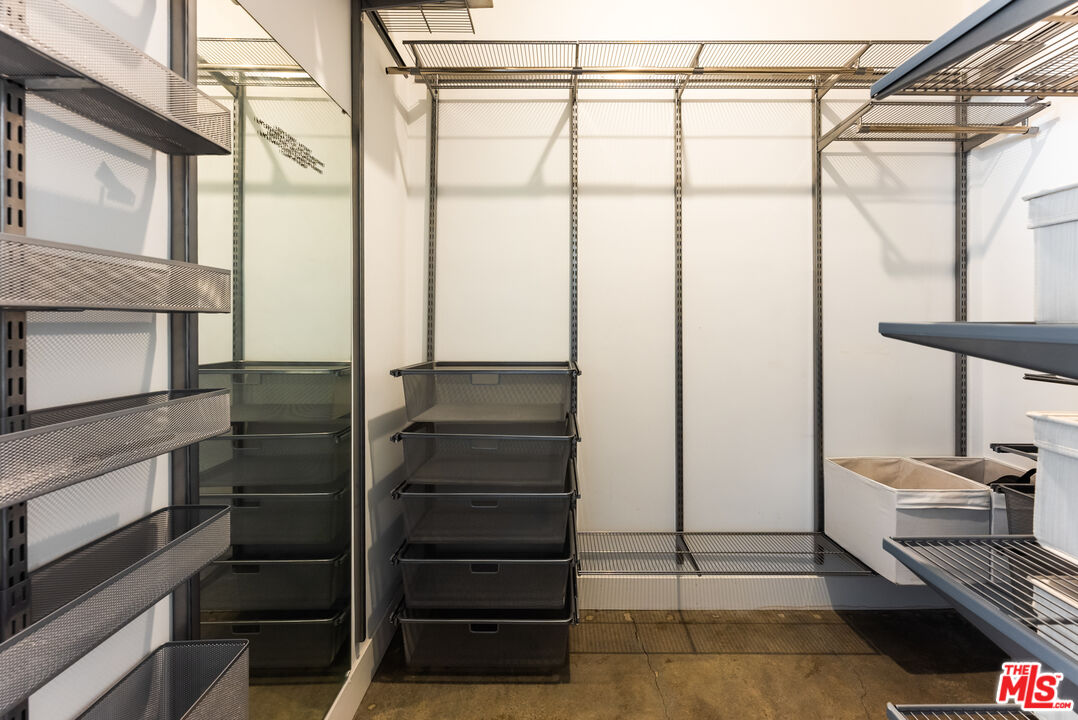 7211 Chelan Way Los Angeles, CA 90068 - Photo 23 of 38 a view of walk in closet