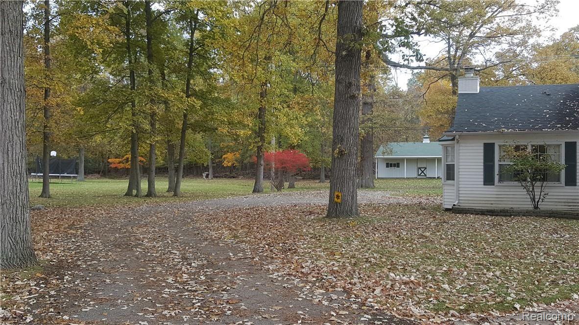 25555 Meridian Road Grosse Ile, MI 48138 - Photo 11 of 58 20181030_124202.jpg