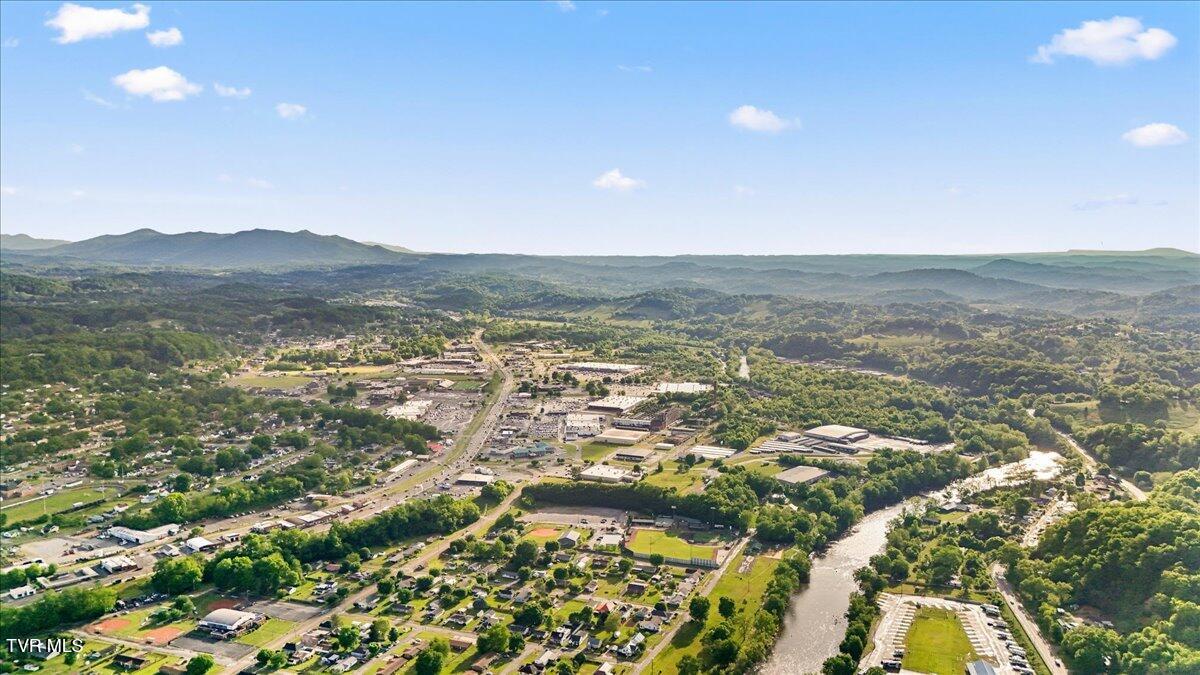 112 Grant Parlier Road Elizabethton, TN 37643 - Photo 18 of 22 18-DJI_20260429182649_0572_D