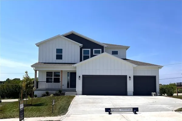 $519,950 | 505 Southwest Newport Drive, Blue Springs, MO 64014