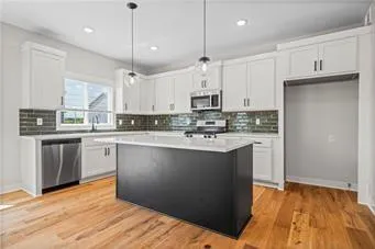 $519,950 | 505 Southwest Newport Drive, Blue Springs, MO 64014