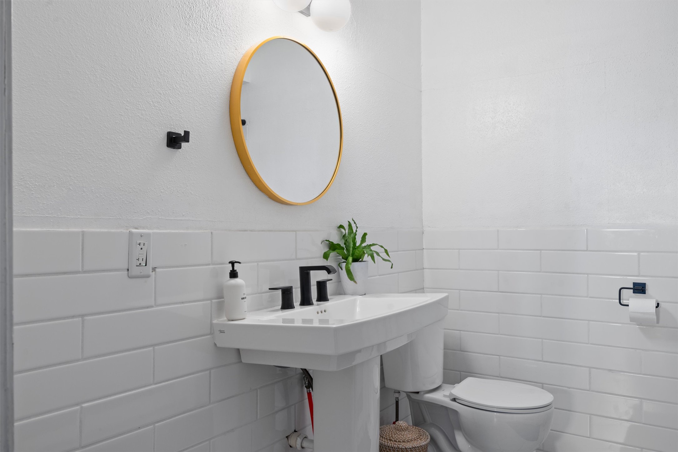 1167 Ridgeway Drive Austin, TX 78702 - Photo 11 of 29 a bathroom with a sink a toilet and a mirror