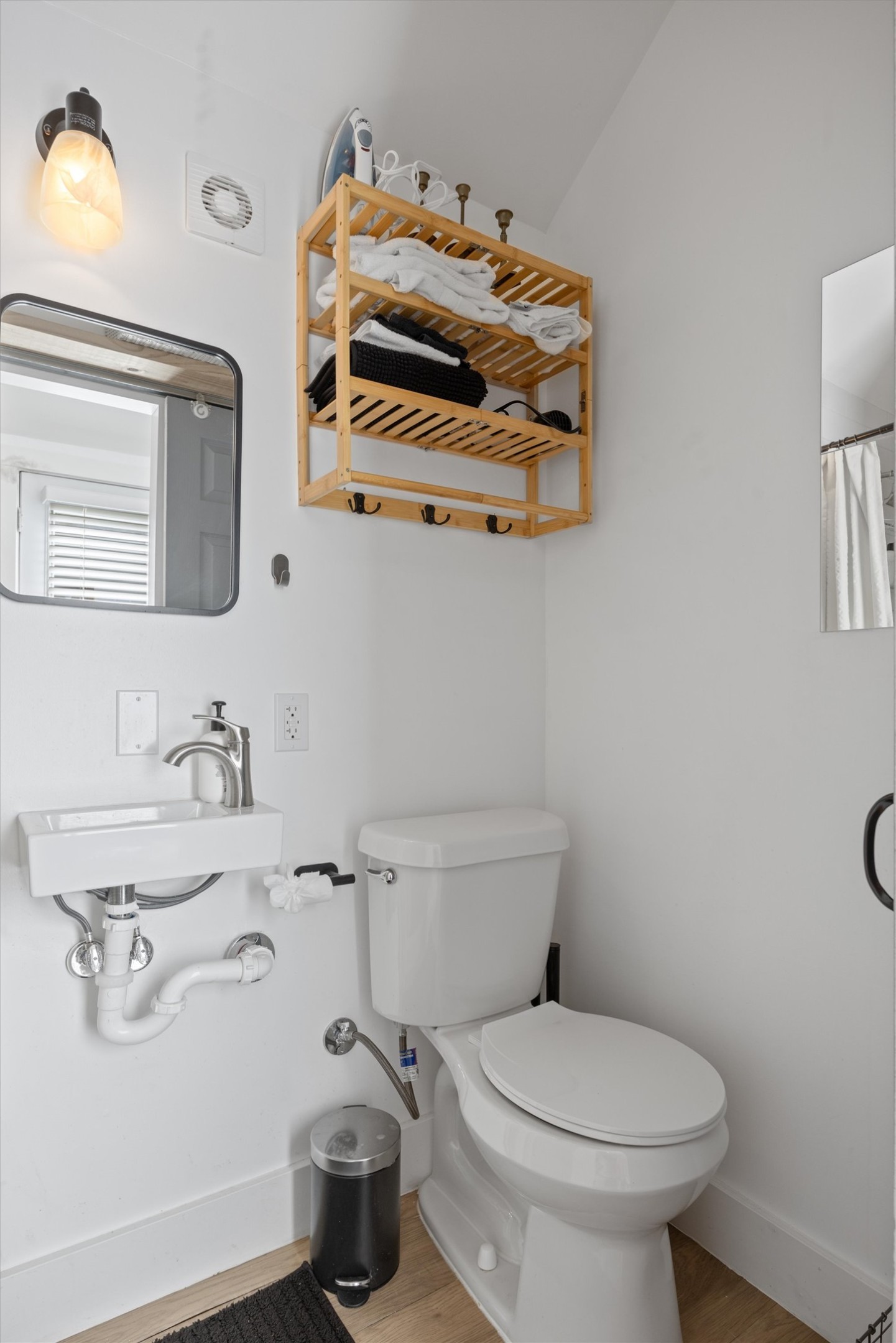 1167 Ridgeway Drive Austin, TX 78702 - Photo 26 of 29 a bathroom with a sink and a toilet
