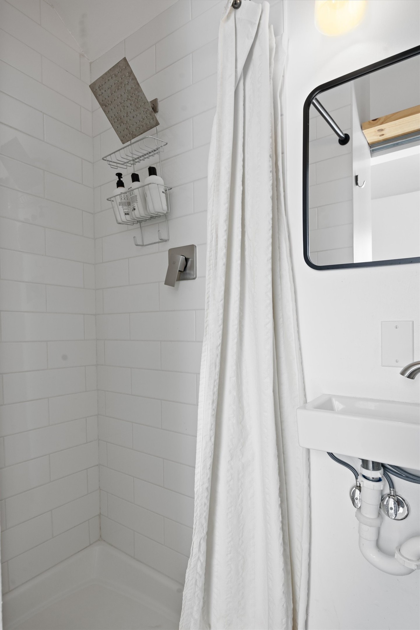 1167 Ridgeway Drive Austin, TX 78702 - Photo 27 of 29 a bathroom with a shower