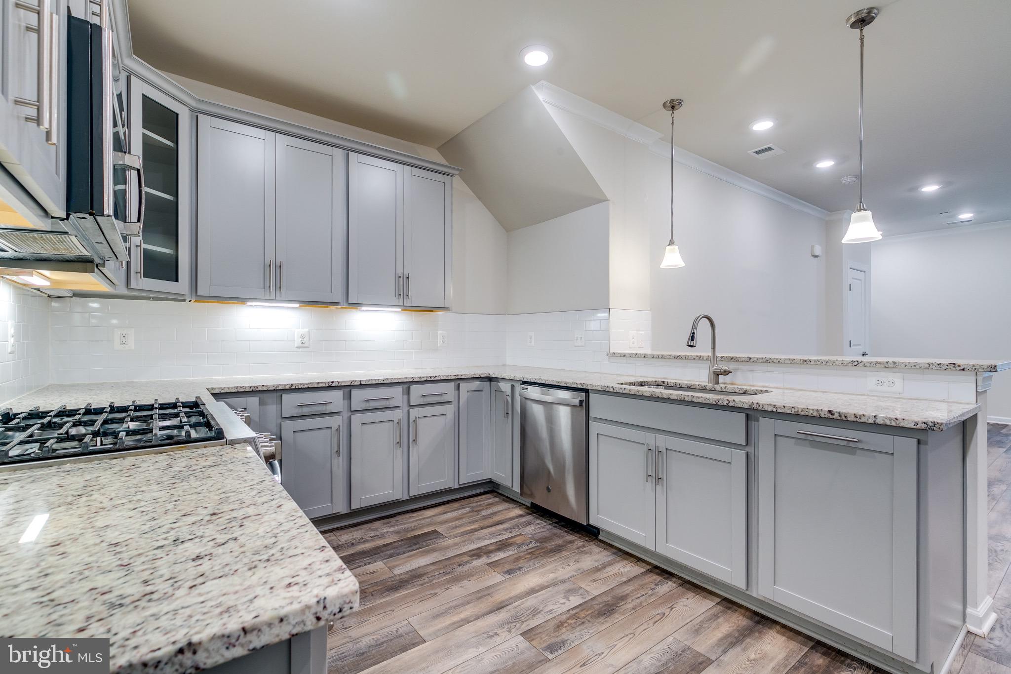 20687 Heron Landing Drive Sterling, VA 20166 - Photo 17 of 39 Upgraded modern kitchen