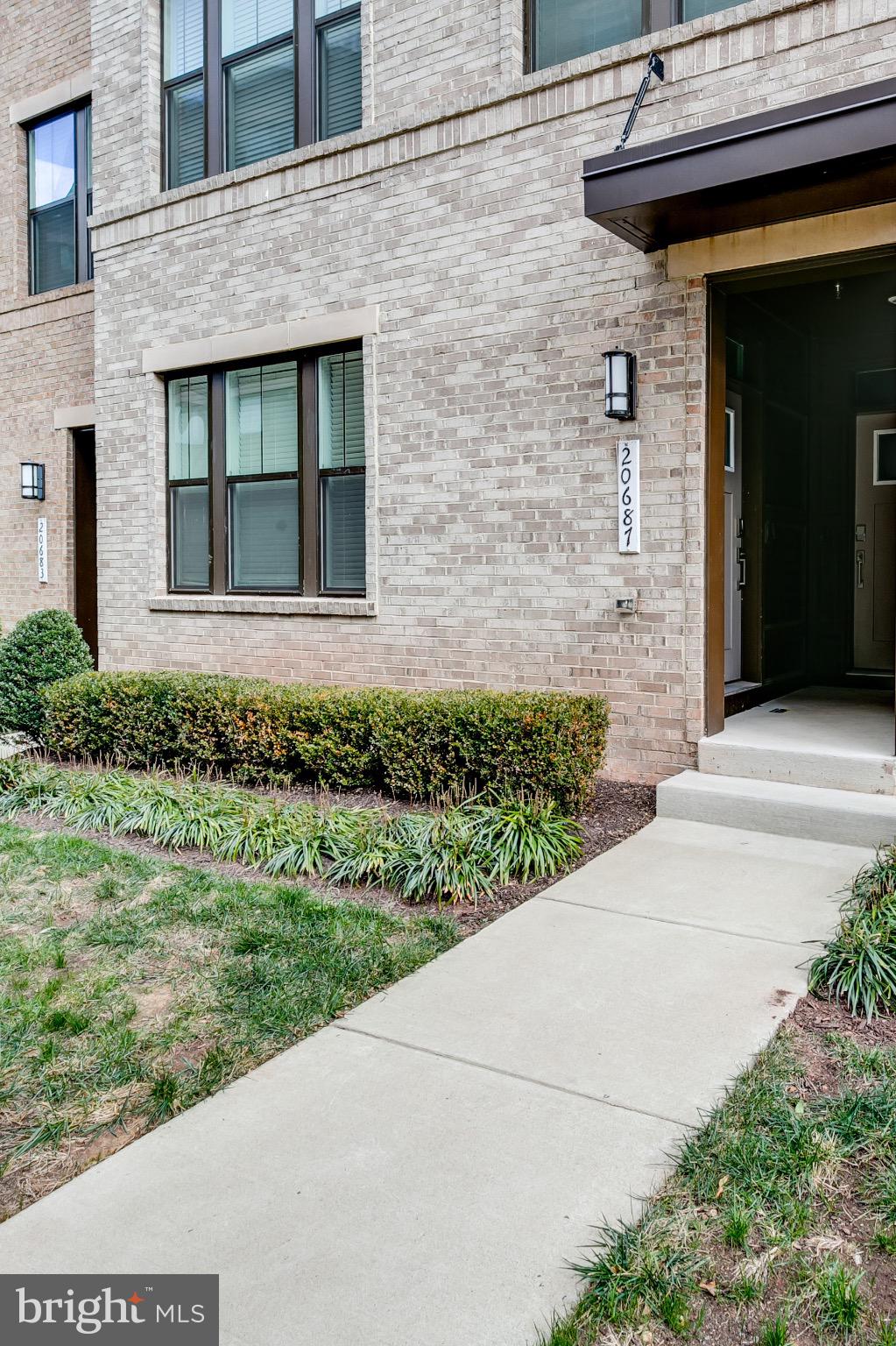 20687 Heron Landing Drive Sterling, VA 20166 - Photo 3 of 39 Charming entryway to a modern residence.