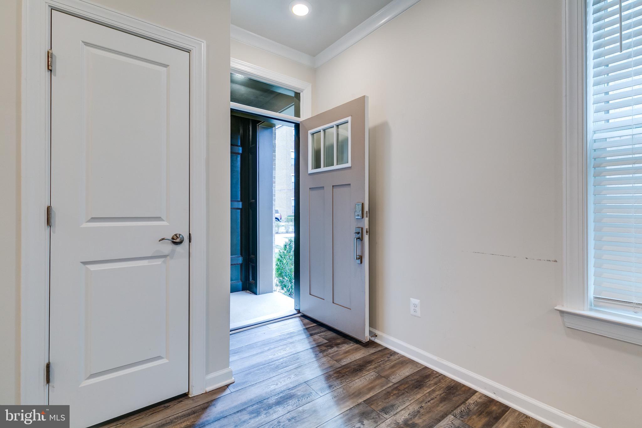 20687 Heron Landing Drive Sterling, VA 20166 - Photo 5 of 39 Welcoming entryway with natural light.