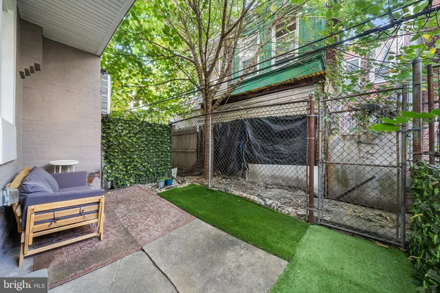 a view of a bench in the backyard