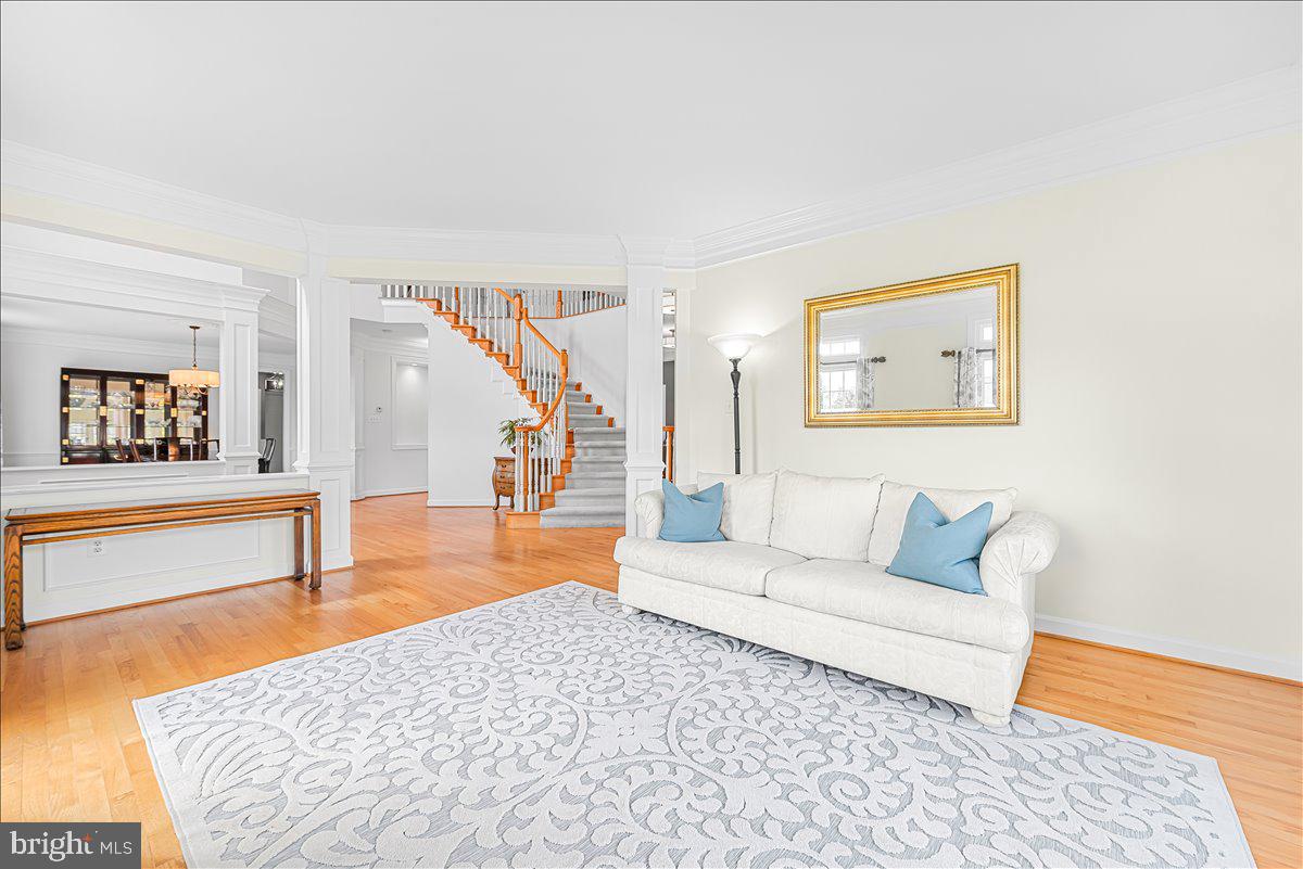 9653 Watkins Road Gaithersburg, MD 20882 - Photo 15 of 70 Looking back towards foyer